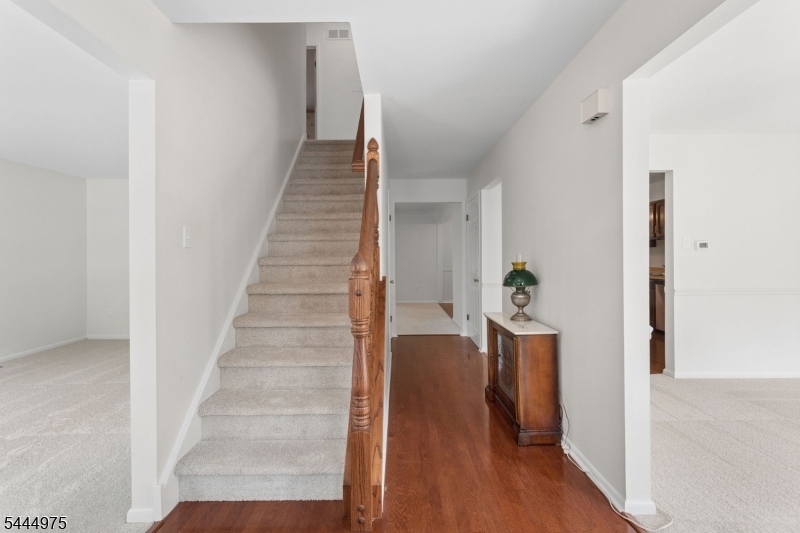 12 Shadow Oak Ct