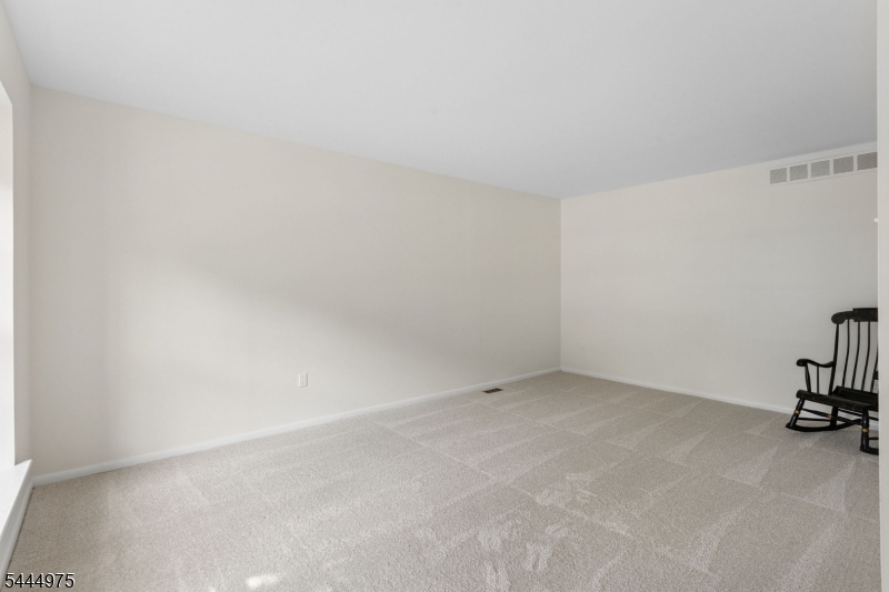 12 Shadow Oak Ct