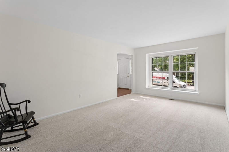 12 Shadow Oak Ct