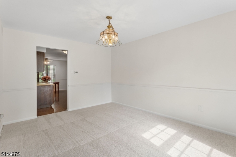 12 Shadow Oak Ct