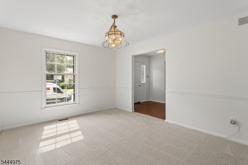 12 Shadow Oak Ct