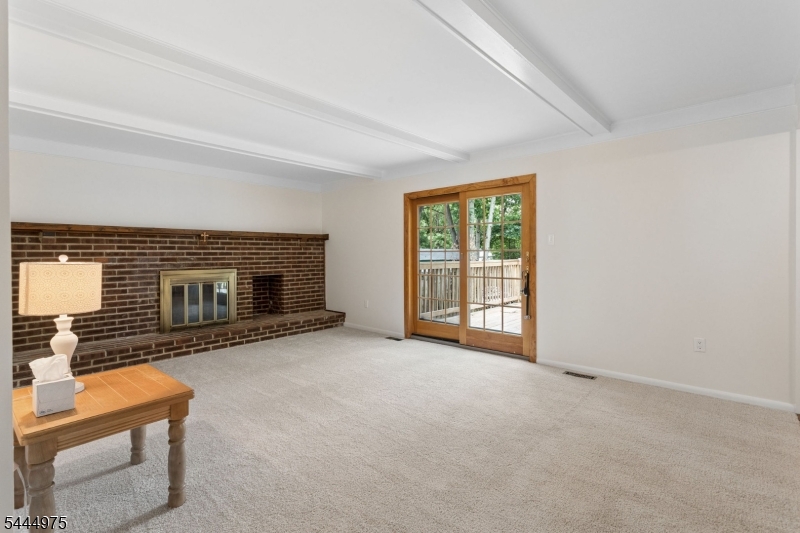 12 Shadow Oak Ct