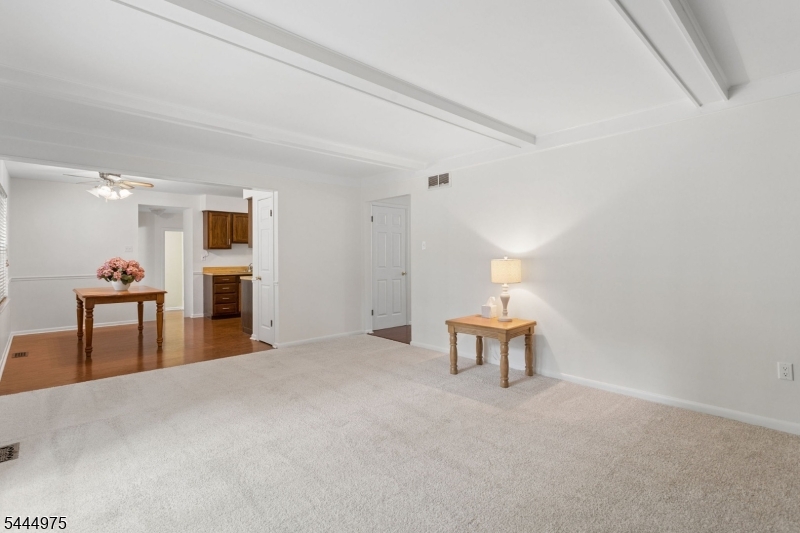 12 Shadow Oak Ct