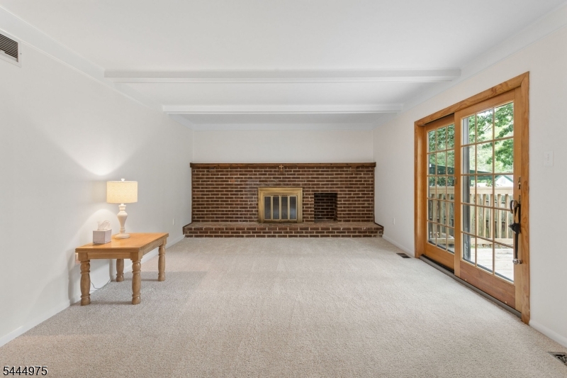 12 Shadow Oak Ct