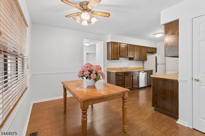 12 Shadow Oak Ct