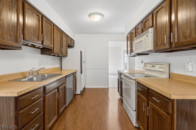 12 Shadow Oak Ct