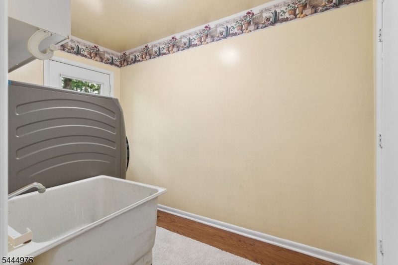 12 Shadow Oak Ct