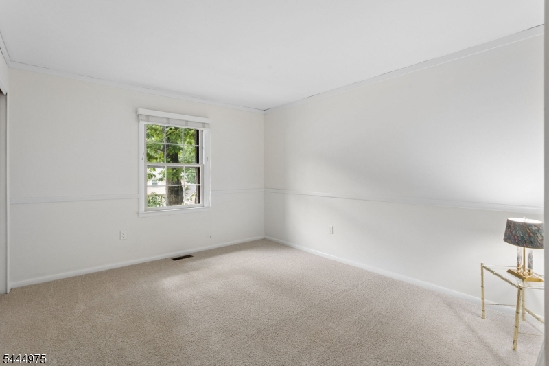 12 Shadow Oak Ct