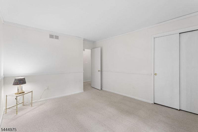12 Shadow Oak Ct