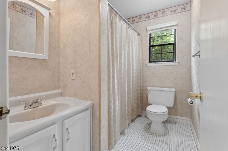 12 Shadow Oak Ct