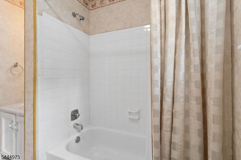 12 Shadow Oak Ct
