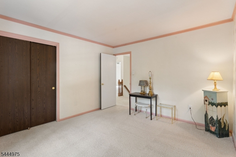 12 Shadow Oak Ct