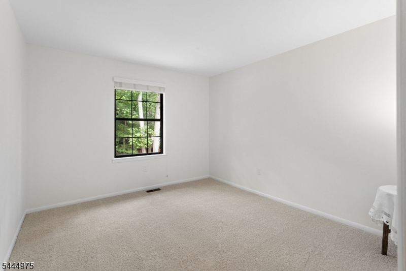 12 Shadow Oak Ct