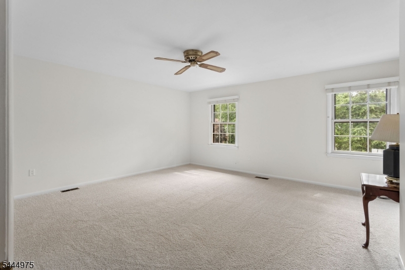 12 Shadow Oak Ct
