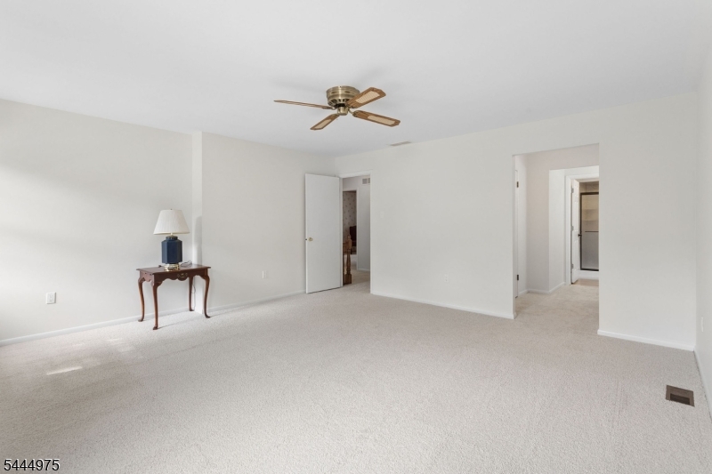12 Shadow Oak Ct