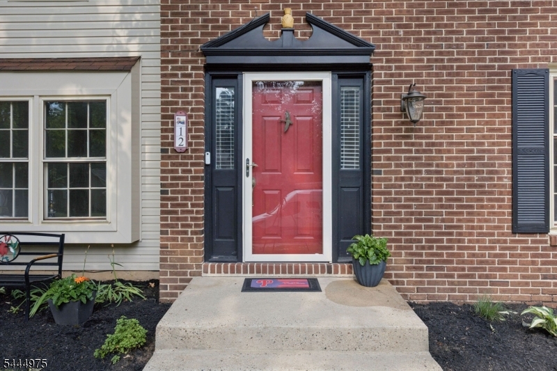 12 Shadow Oak Ct