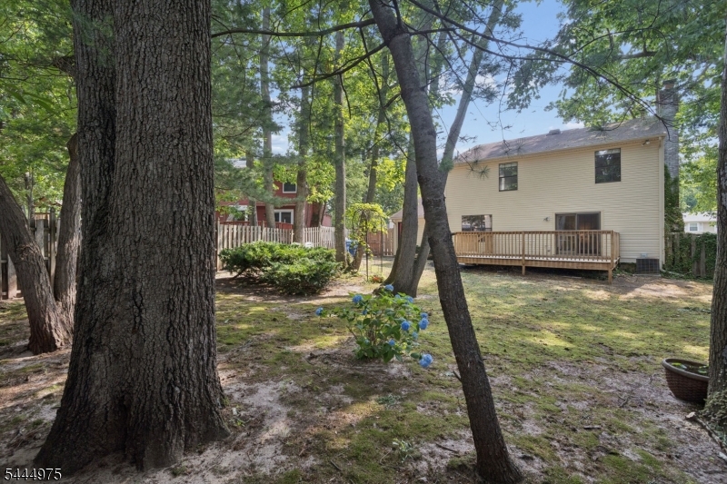 12 Shadow Oak Ct