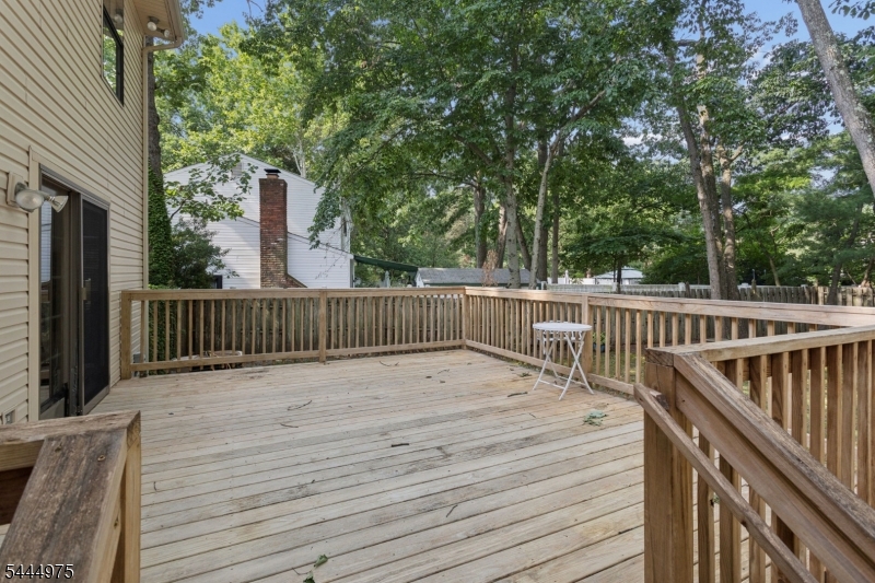 12 Shadow Oak Ct