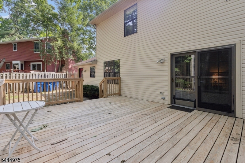 12 Shadow Oak Ct
