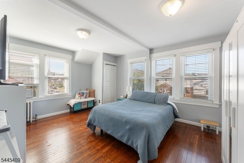 32 Arlington Blvd