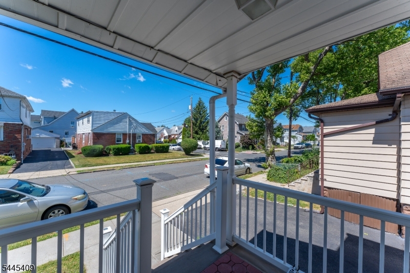 32 Arlington Blvd