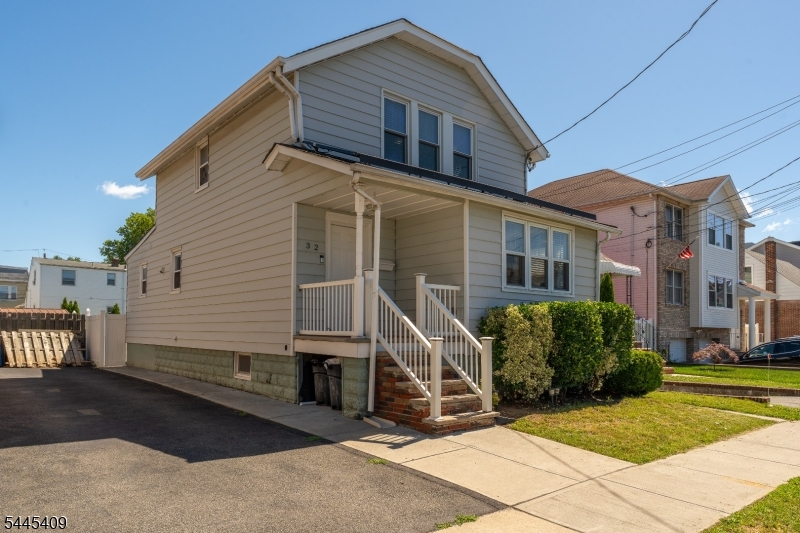 32 Arlington Blvd