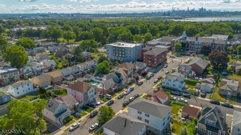 32 Arlington Blvd
