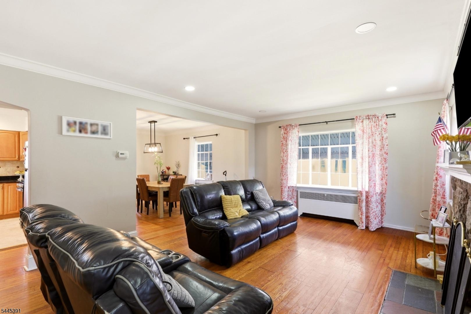 148 John St