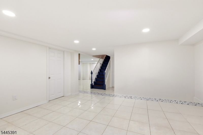 148 John St