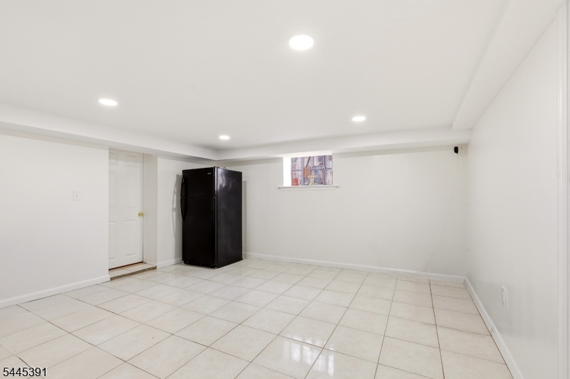 148 John St