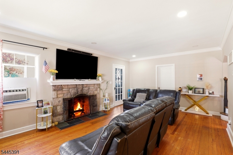 148 John St