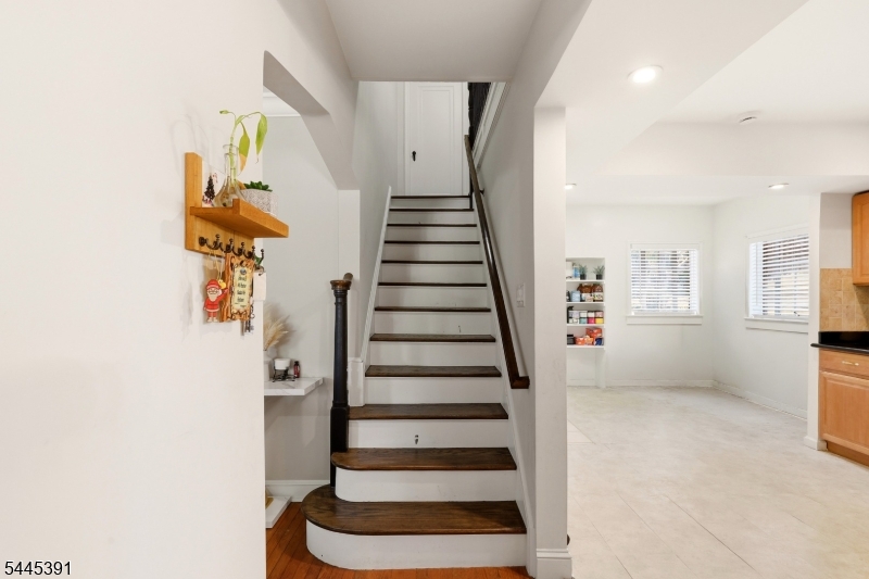 148 John St