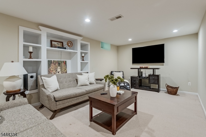 3 Connet Ln