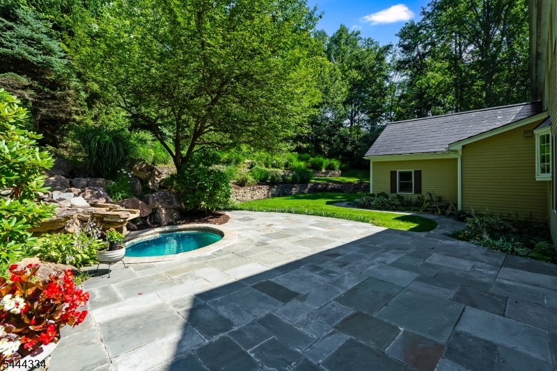 3 Connet Ln