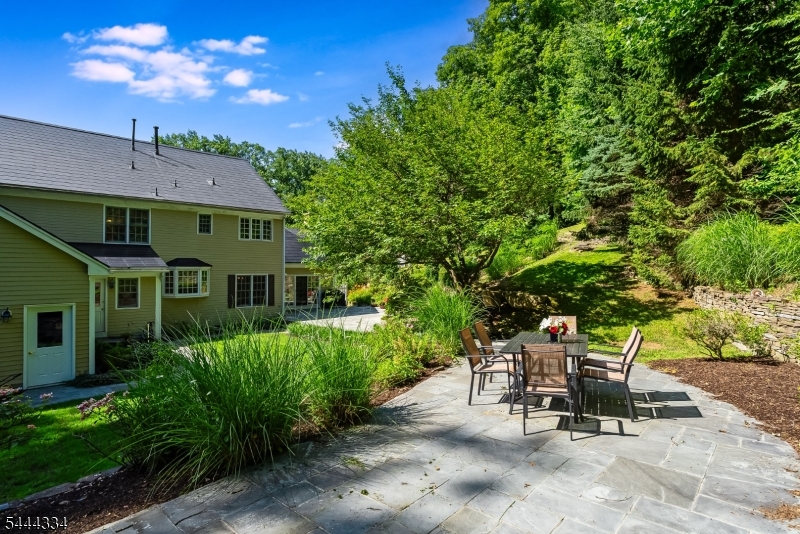 3 Connet Ln