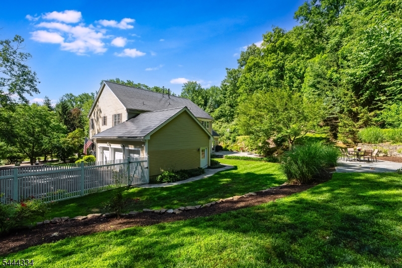 3 Connet Ln