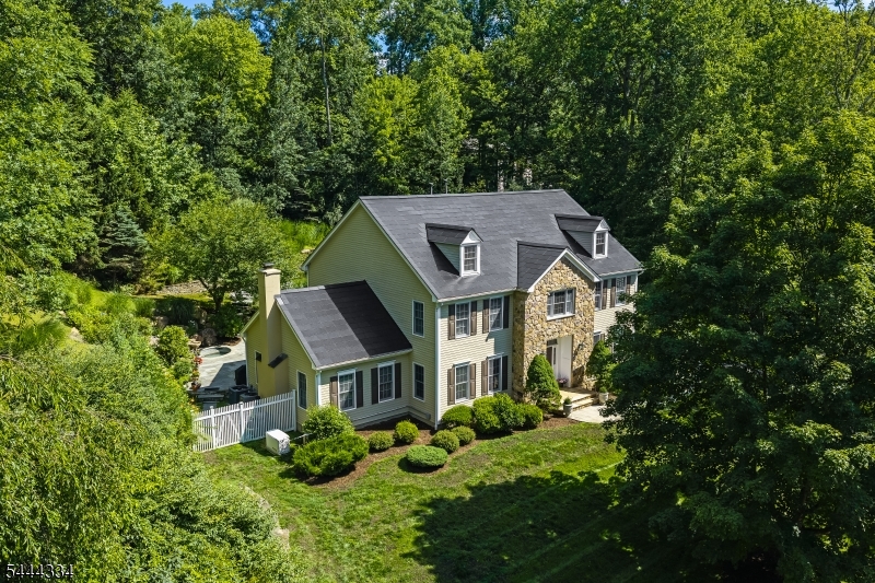 3 Connet Ln