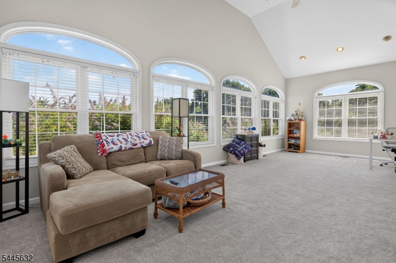 9 Meadow Run Rd