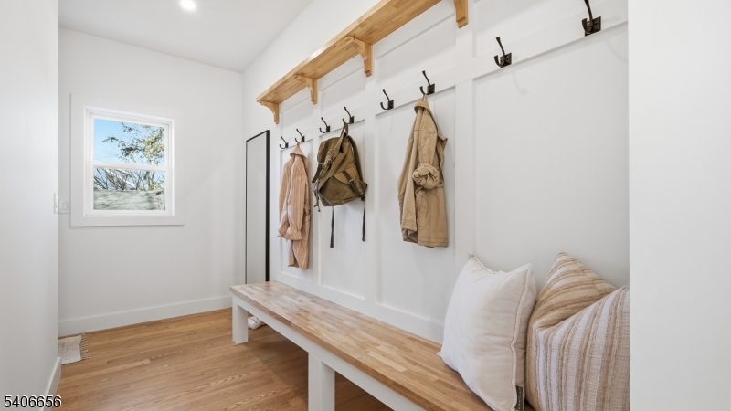 4 Hilltop Way