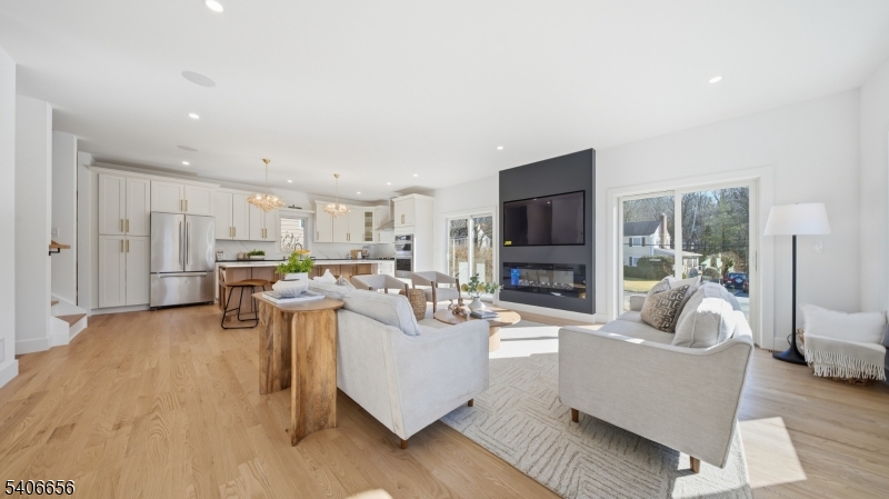 4 Hilltop Way