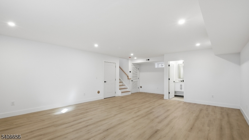 4 Hilltop Way