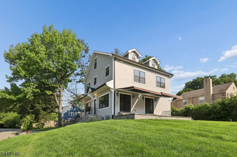 4 Hilltop Way