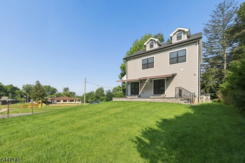 4 Hilltop Way