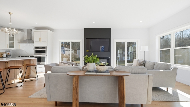 4 Hilltop Way
