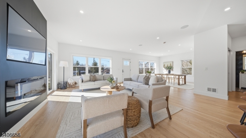 4 Hilltop Way