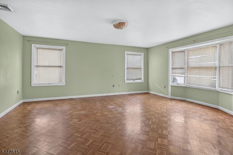 217 W Point Ave