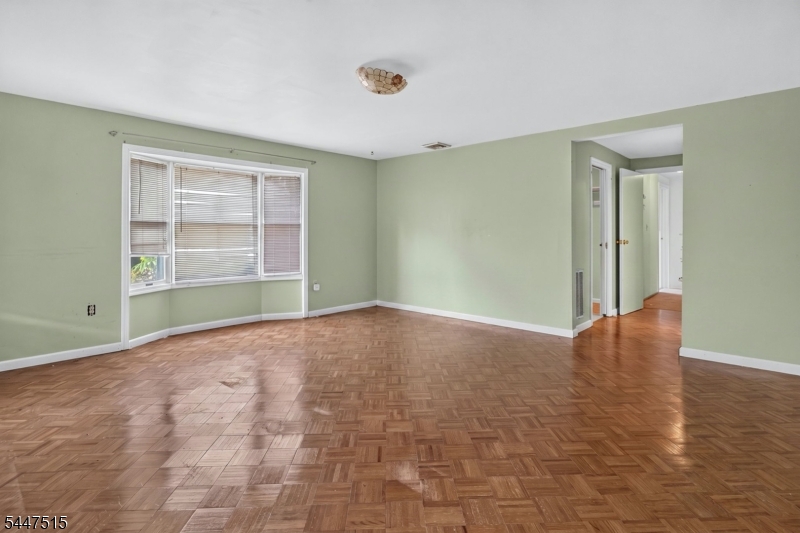 217 W Point Ave