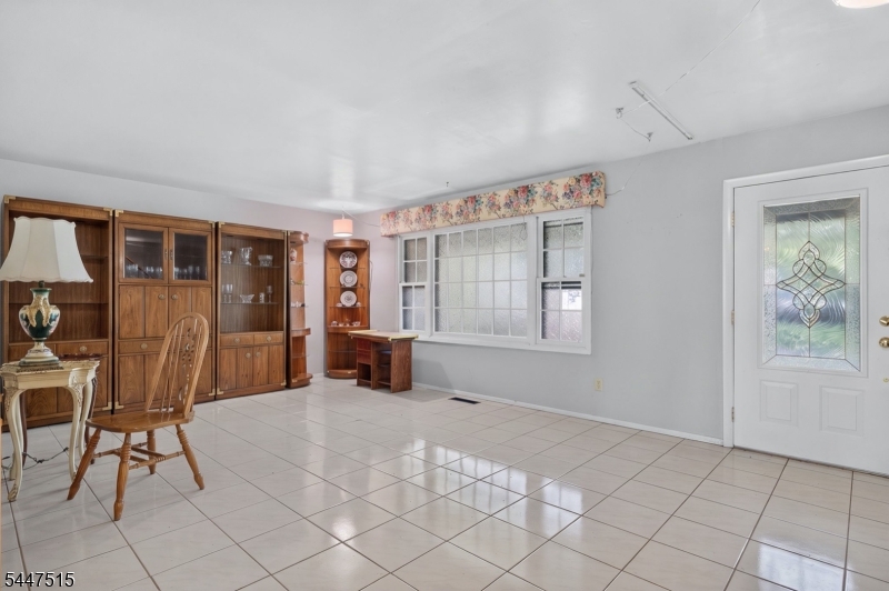 217 W Point Ave