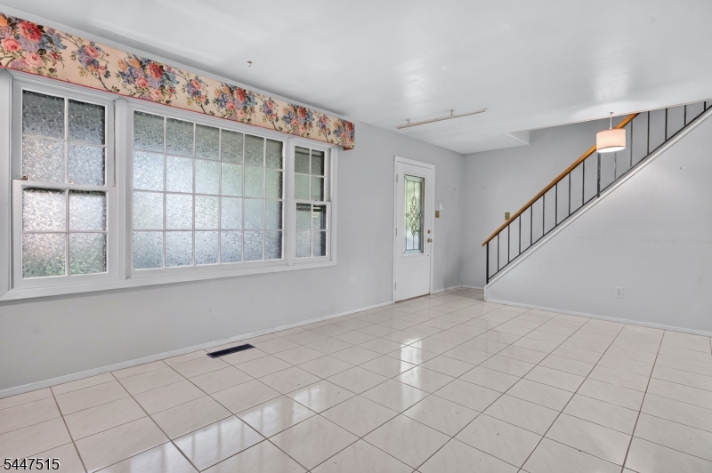 217 W Point Ave