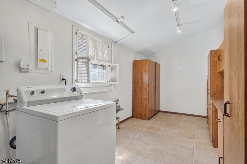 217 W Point Ave